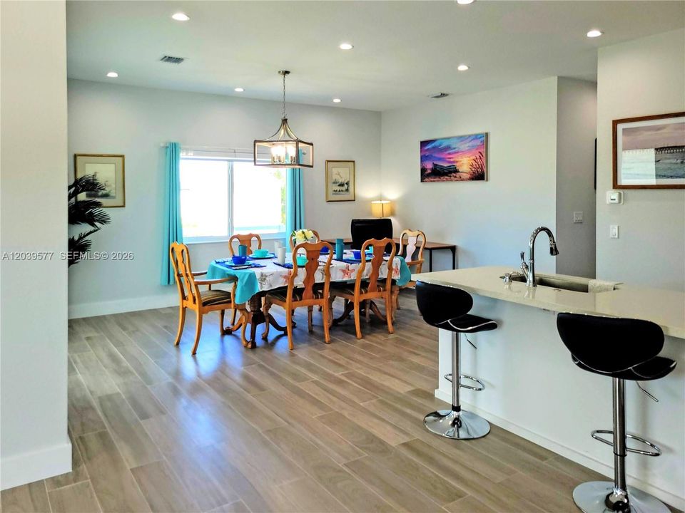 En Venta: $899,000 (3 camas, 2 baños, 1414 Pies cuadrados)