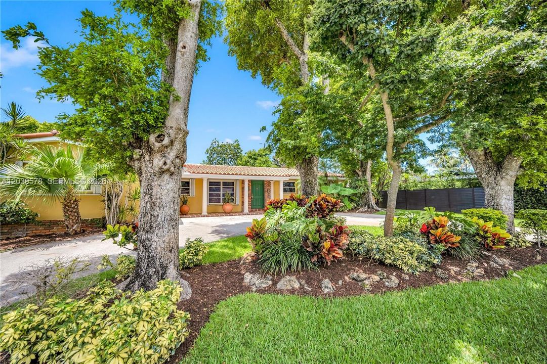 For Sale: $1,150,000 (4 beds, 2 baths, 2064 Square Feet)