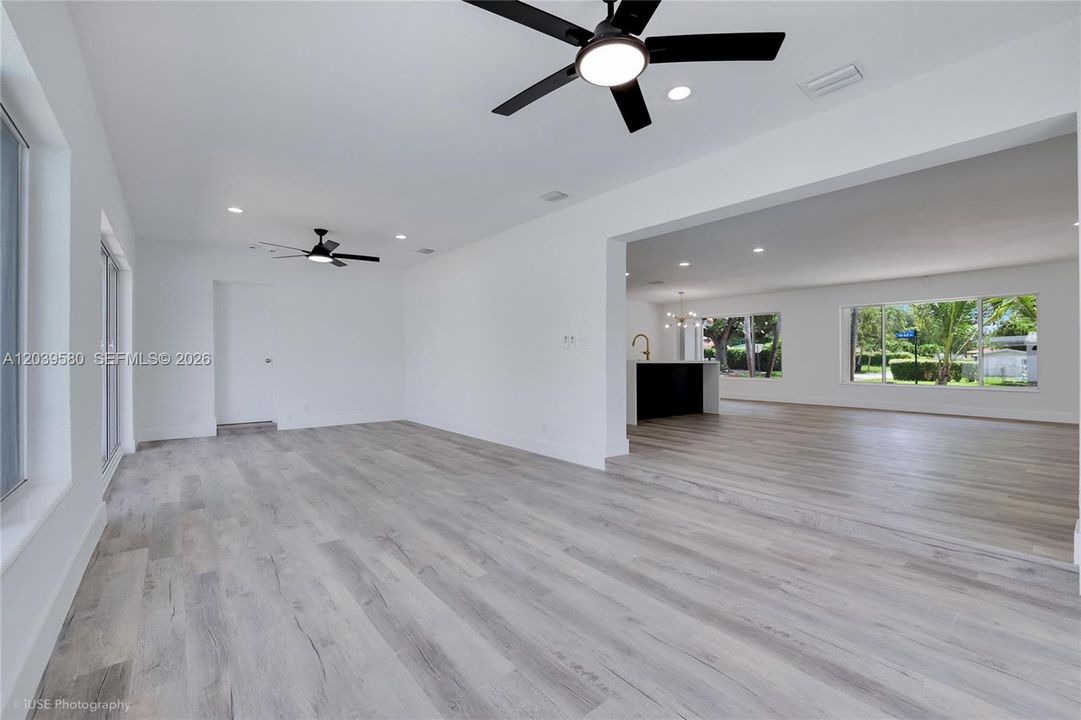 Huge Poolside Family Room