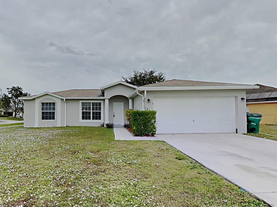 1001705.1711 Sw Gloria Ln.Photo_1