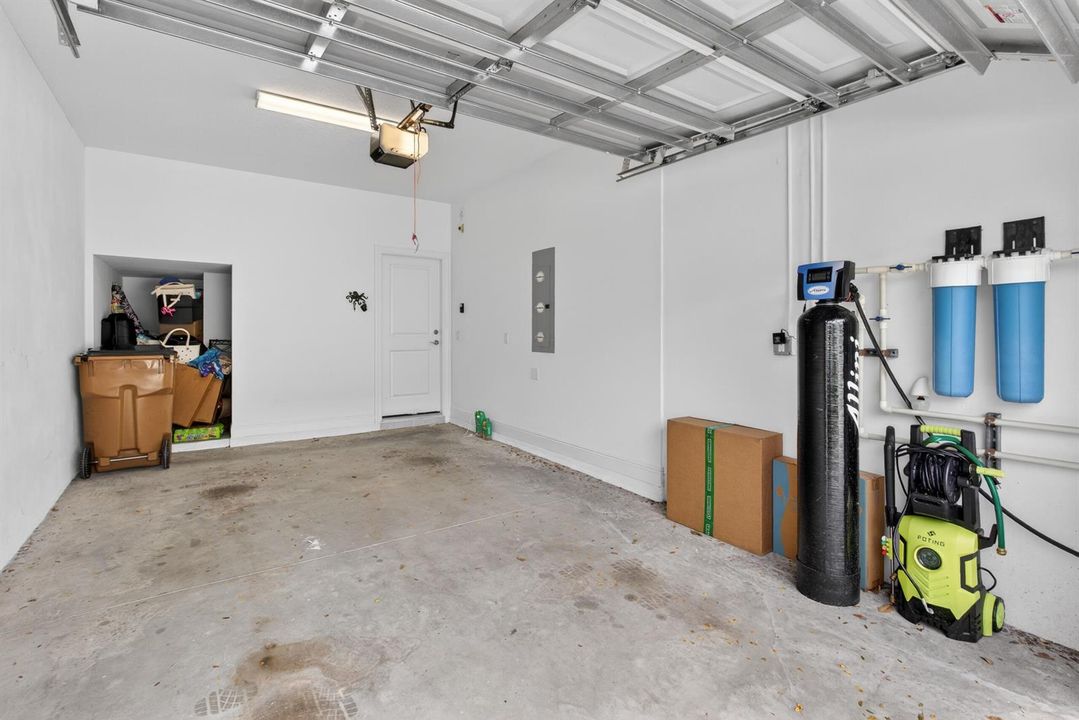 1 Car Garage