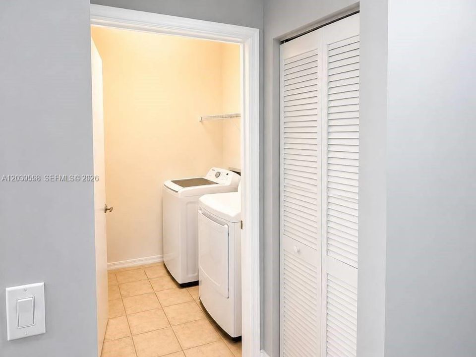 For Sale: $420,000 (2 beds, 2 baths, 1452 Square Feet)