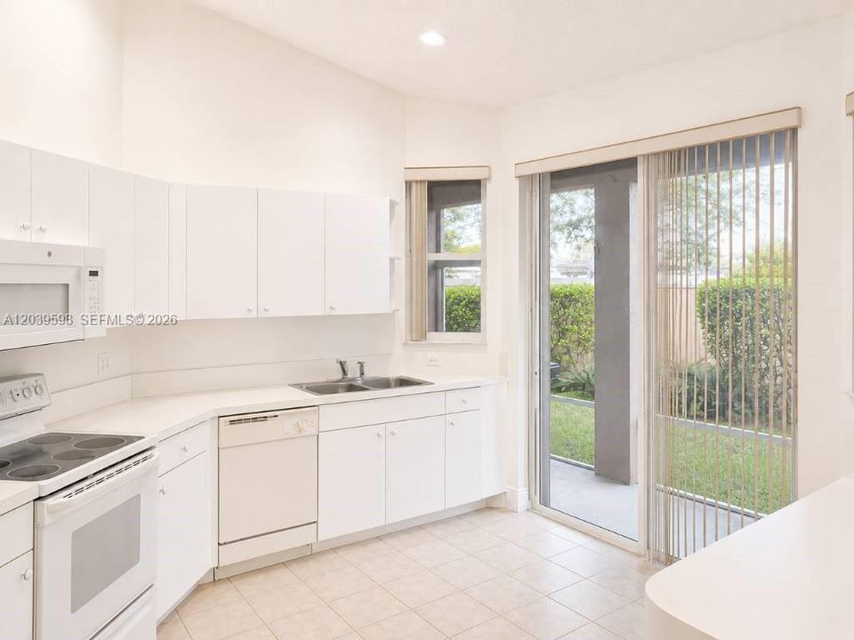 For Sale: $420,000 (2 beds, 2 baths, 1452 Square Feet)