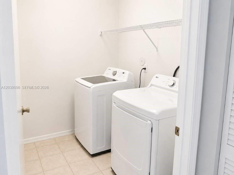 For Sale: $420,000 (2 beds, 2 baths, 1452 Square Feet)