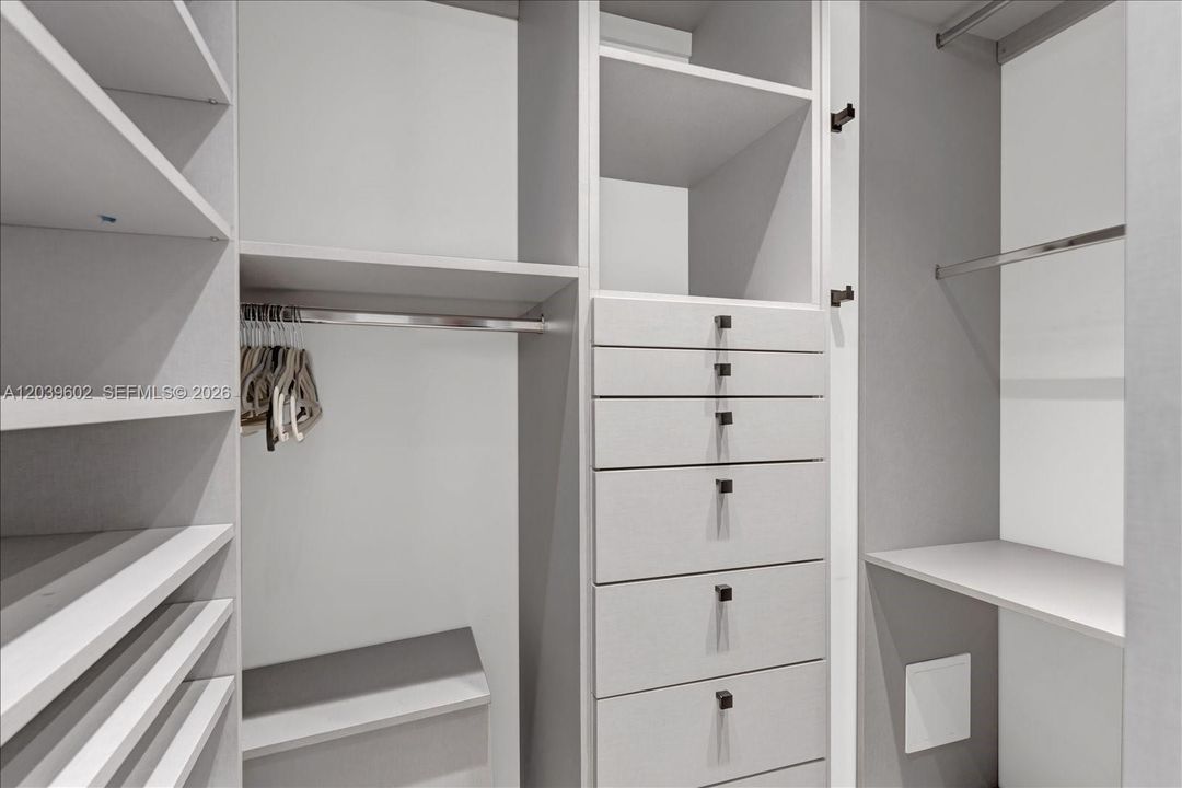 В аренду: $6,000 (2 спален, 2 ванн, 1575 Квадратных фут)