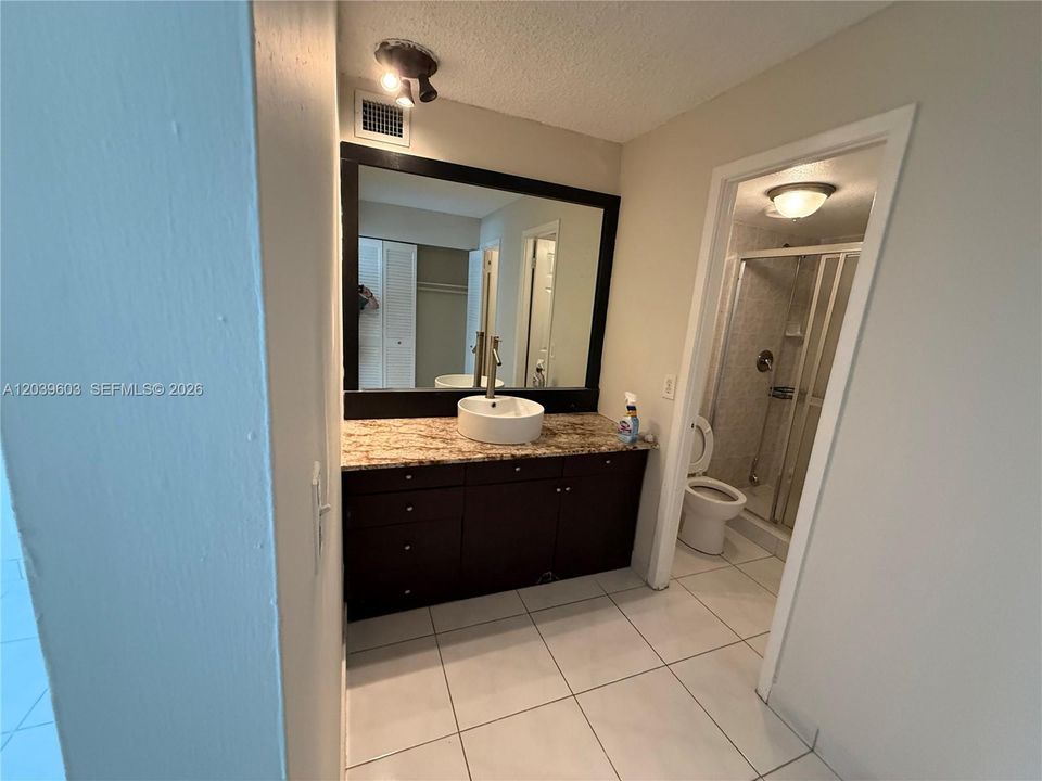 For Rent: $2,150 (2 beds, 2 baths, 1250 Square Feet)
