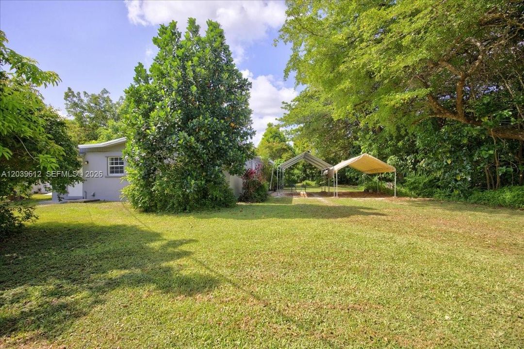 待售: $750,000 (4 贝兹, 2 浴室, 1254 平方英尺)