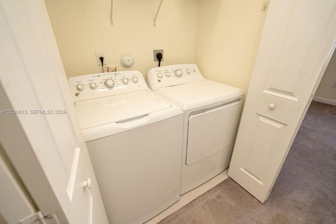 На продажу: $545,000 (3 спален, 2 ванн, 1708 Квадратных фут)