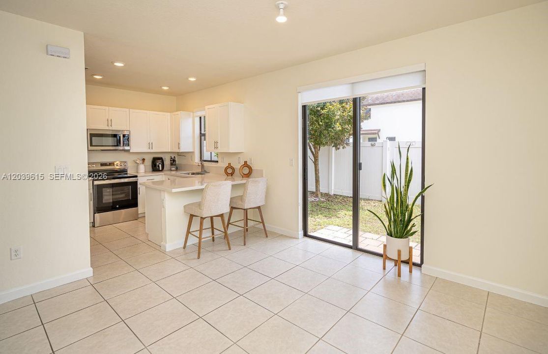 На продажу: $545,000 (3 спален, 2 ванн, 1708 Квадратных фут)