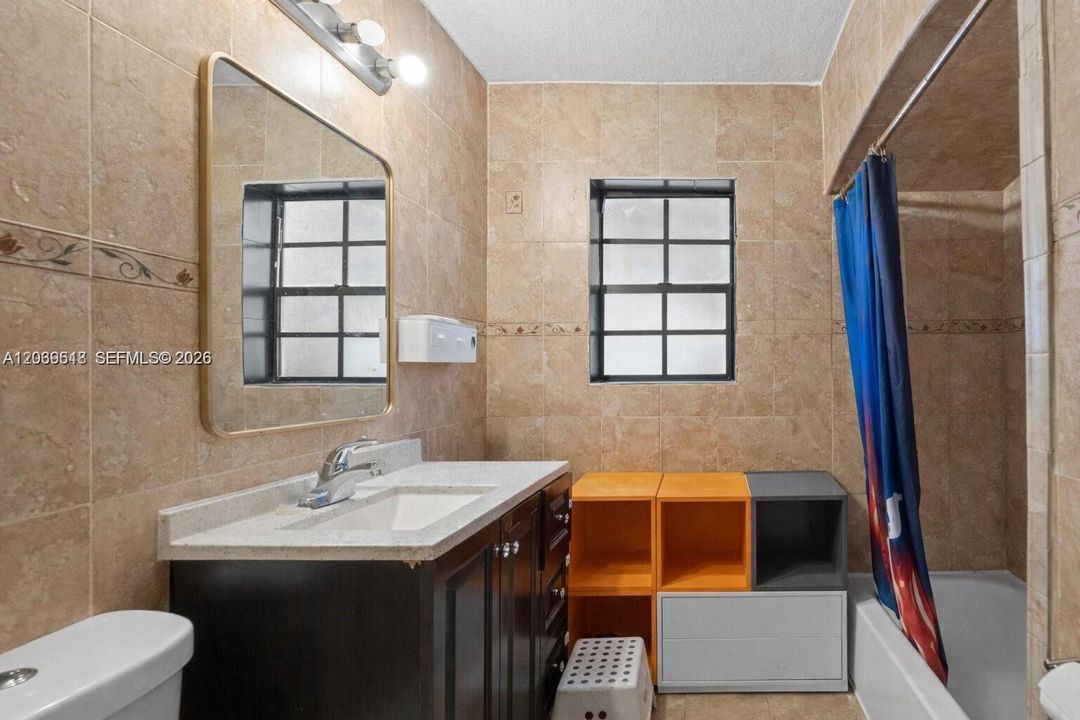 На продажу: $775,000 (5 спален, 4 ванн, 2440 Квадратных фут)