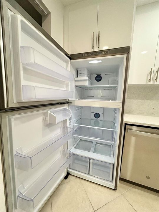 ICE MAKER