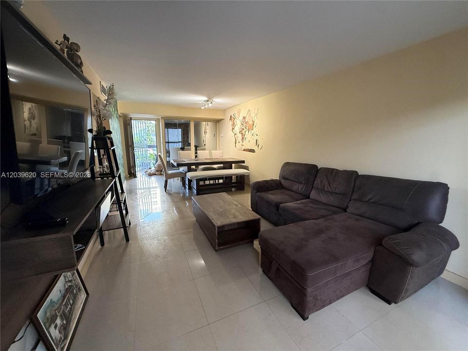 For Rent: $2,200 (1 beds, 1 baths, 626 Square Feet)