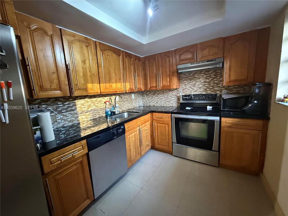 For Rent: $2,200 (1 beds, 1 baths, 626 Square Feet)