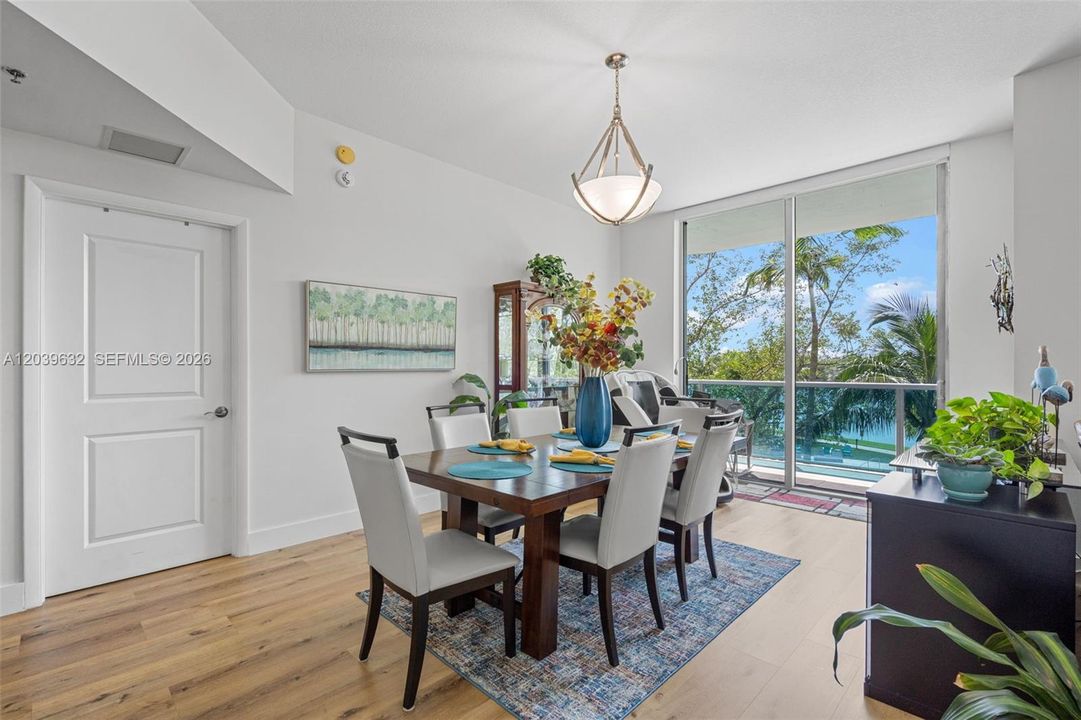 For Sale: $425,000 (3 beds, 2 baths, 1500 Square Feet)