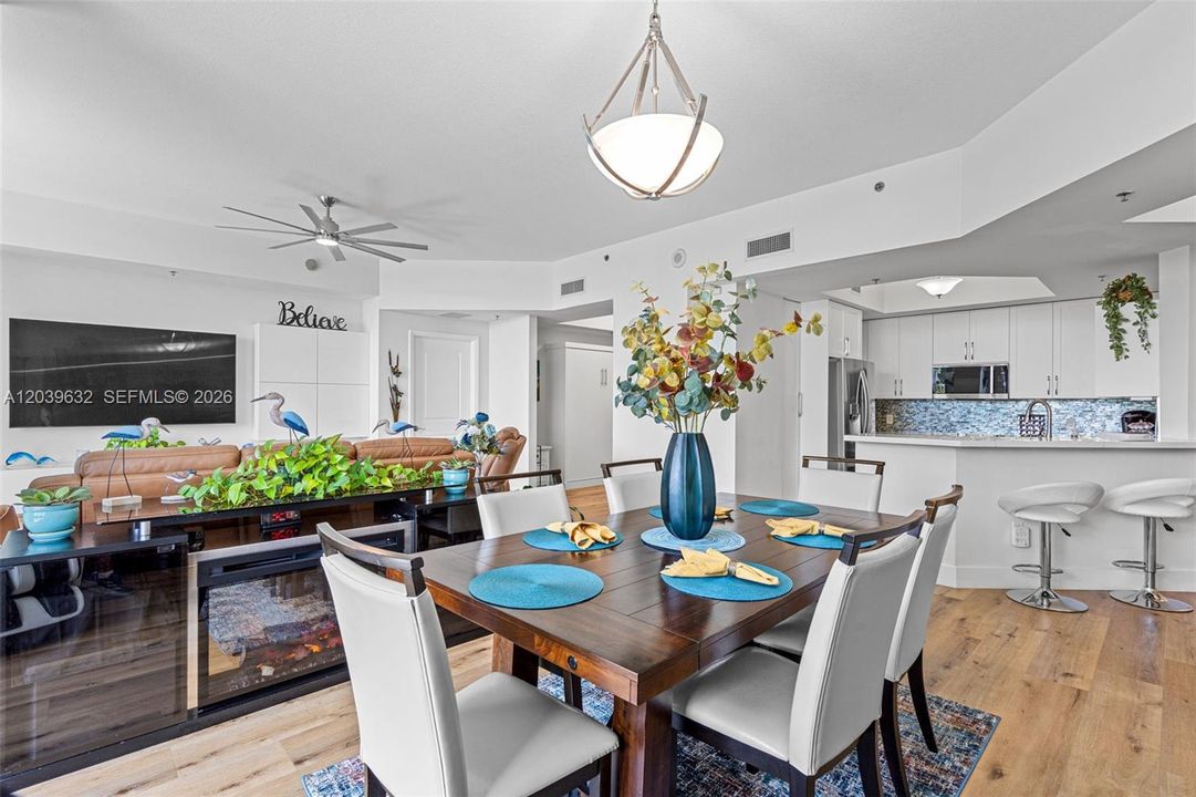 For Sale: $425,000 (3 beds, 2 baths, 1500 Square Feet)