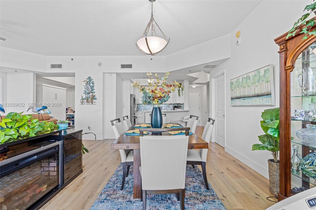 For Sale: $425,000 (3 beds, 2 baths, 1500 Square Feet)
