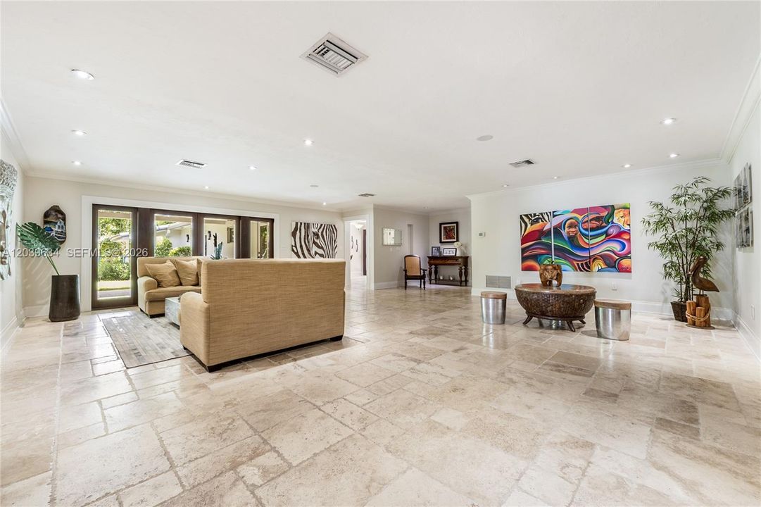 Open light and bright entertaining space