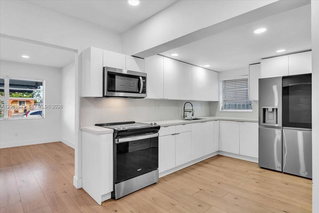 For Sale: $634,900 (5 beds, 3 baths, 1514 Square Feet)