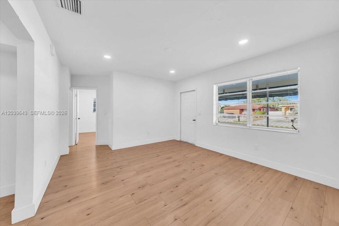 For Sale: $634,900 (5 beds, 3 baths, 1514 Square Feet)