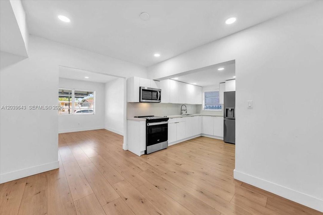 For Sale: $634,900 (5 beds, 3 baths, 1514 Square Feet)