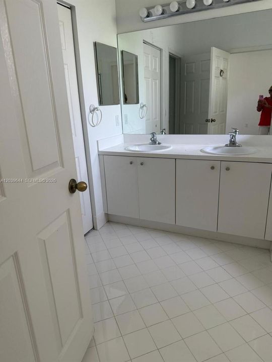For Rent: $2,450 (2 beds, 2 baths, 1282 Square Feet)