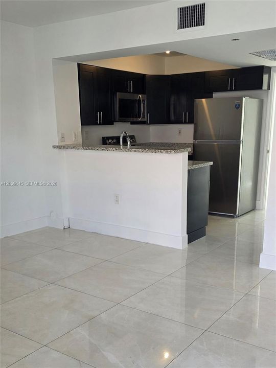For Rent: $1,800 (1 beds, 1 baths, 528 Square Feet)