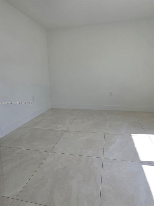 For Rent: $1,800 (1 beds, 1 baths, 528 Square Feet)