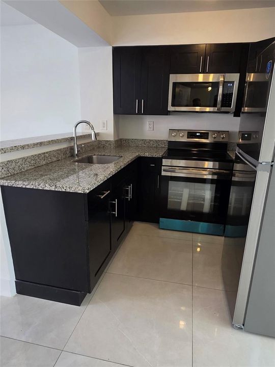 For Rent: $1,800 (1 beds, 1 baths, 528 Square Feet)