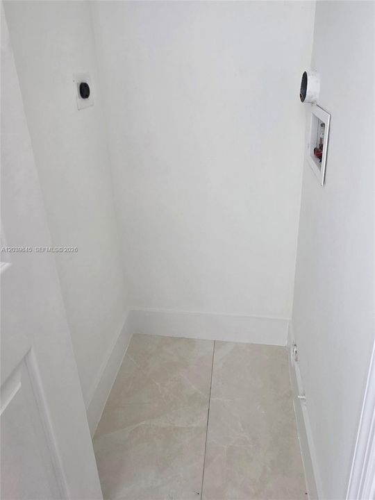 For Rent: $1,800 (1 beds, 1 baths, 528 Square Feet)