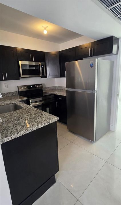 For Rent: $1,800 (1 beds, 1 baths, 528 Square Feet)