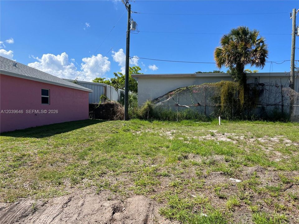 En Venta: $295,000 (0.08 acres)