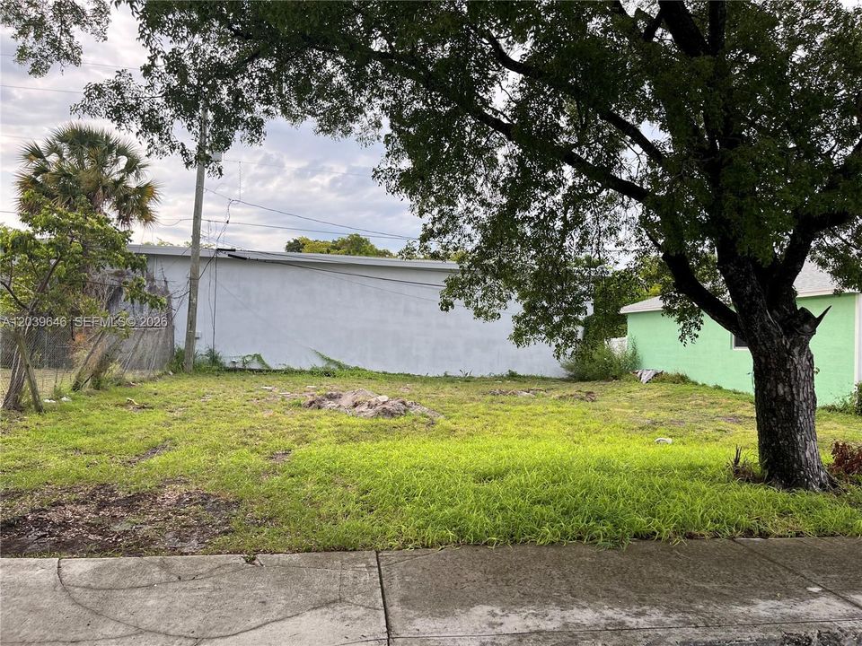На продажу: $295,000 (0.08 acres)