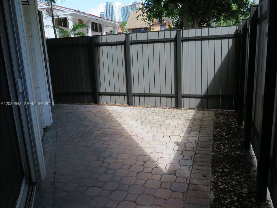 For Rent: $2,475 (1 beds, 1 baths, 580 Square Feet)