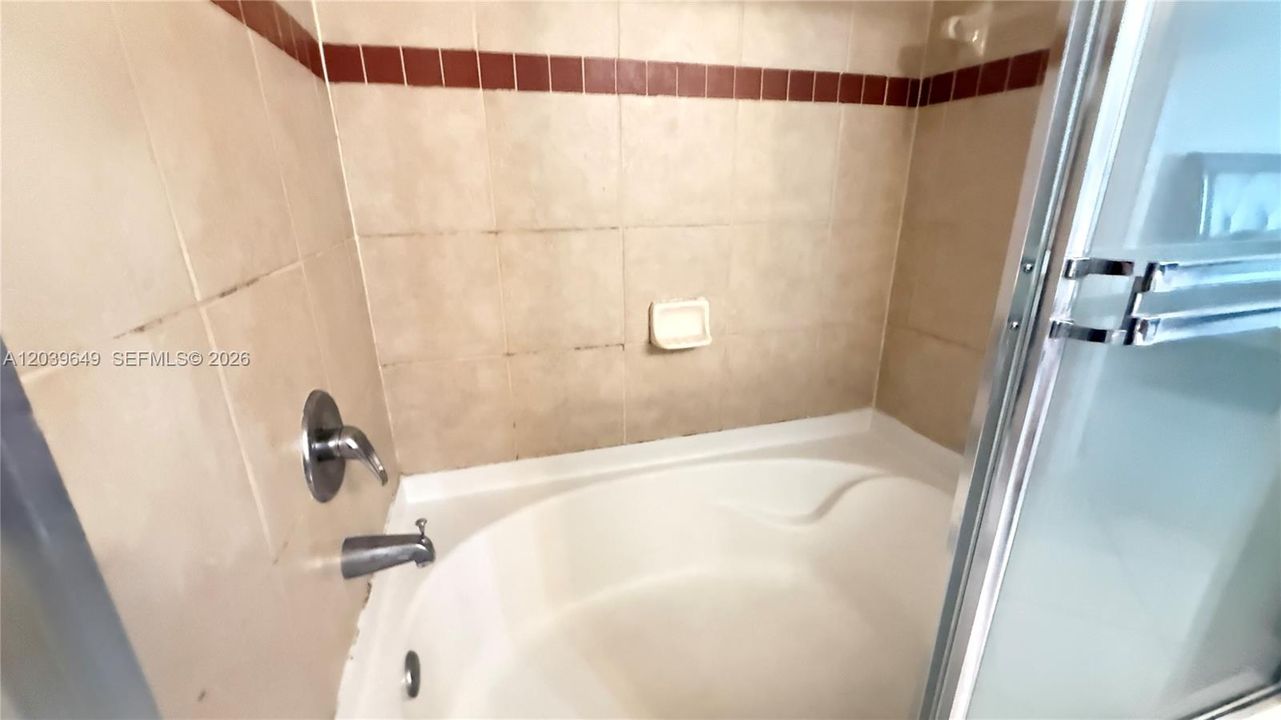 В аренду: $2,100 (2 спален, 2 ванн, 1071 Квадратных фут)