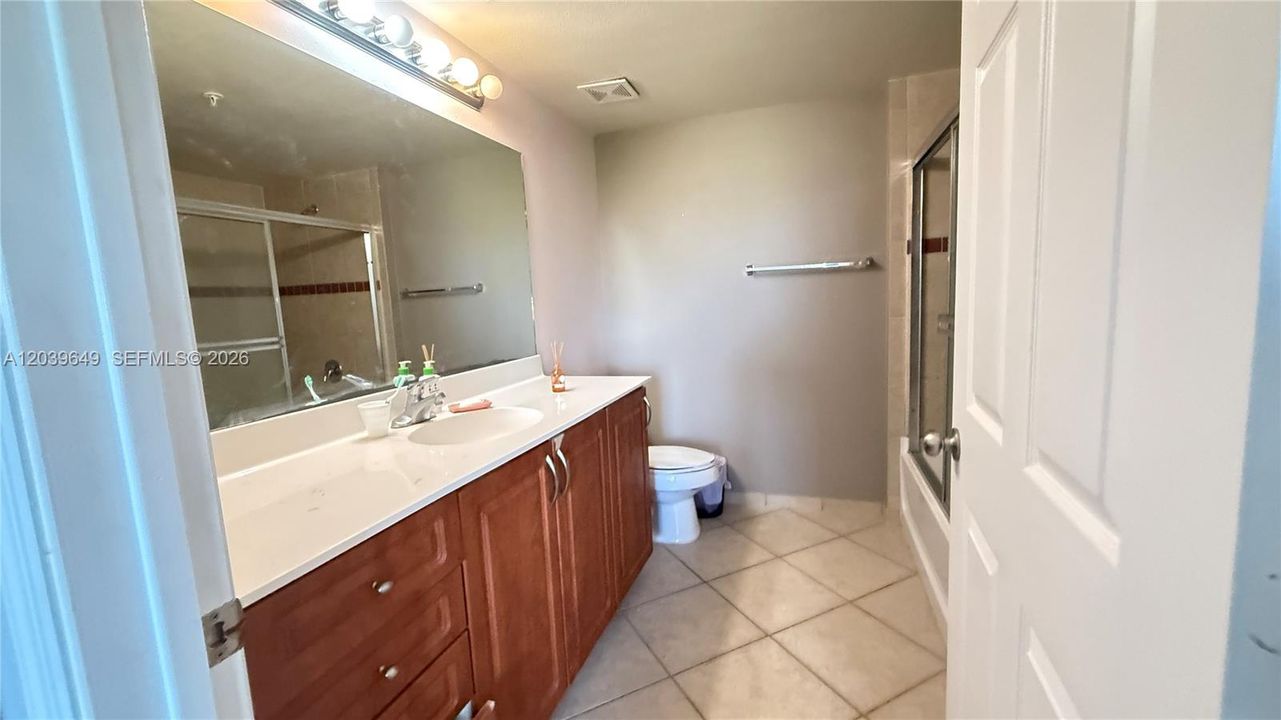 В аренду: $2,100 (2 спален, 2 ванн, 1071 Квадратных фут)