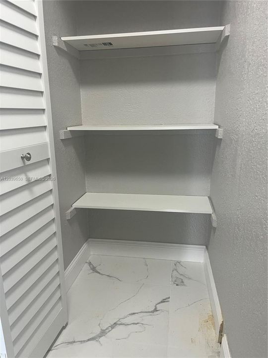 出租: $2,300 (2 贝兹, 1 浴室, 1020 平方英尺)
