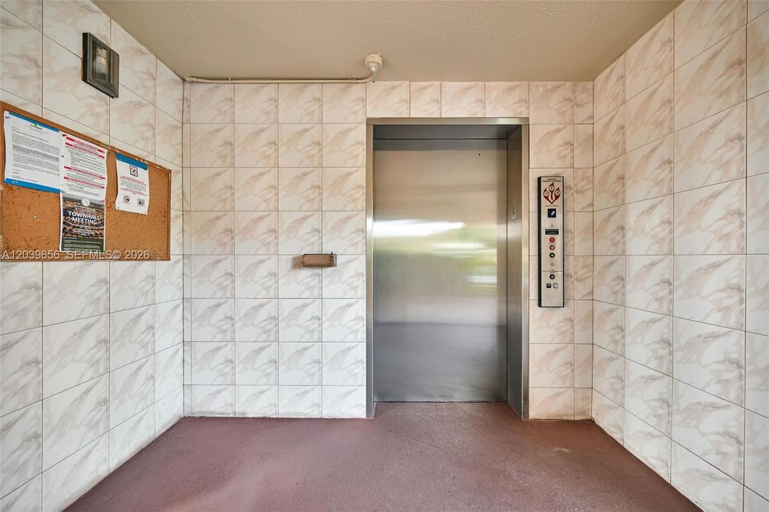 На продажу: $230,000 (2 спален, 2 ванн, 1000 Квадратных фут)