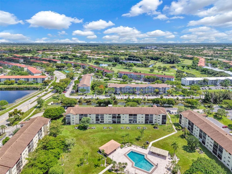 На продажу: $230,000 (2 спален, 2 ванн, 1000 Квадратных фут)