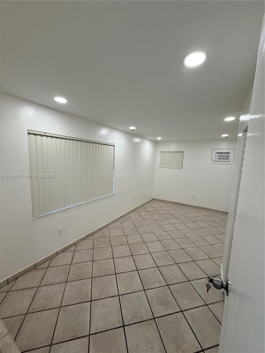 Connecting door to efficiency / in-law quarter