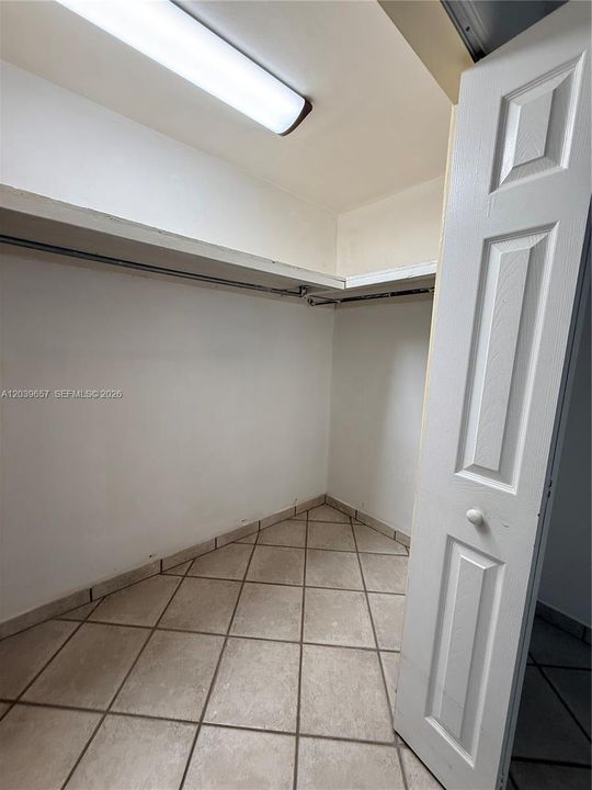 Closet bedroom 1
