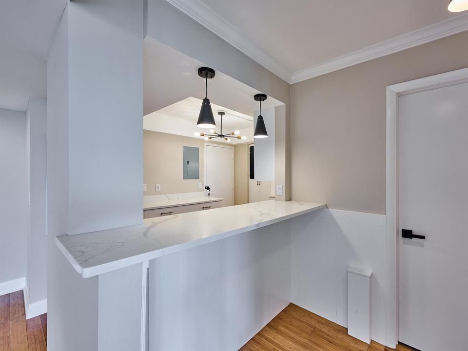 Breakfast Bar | Kitchen
