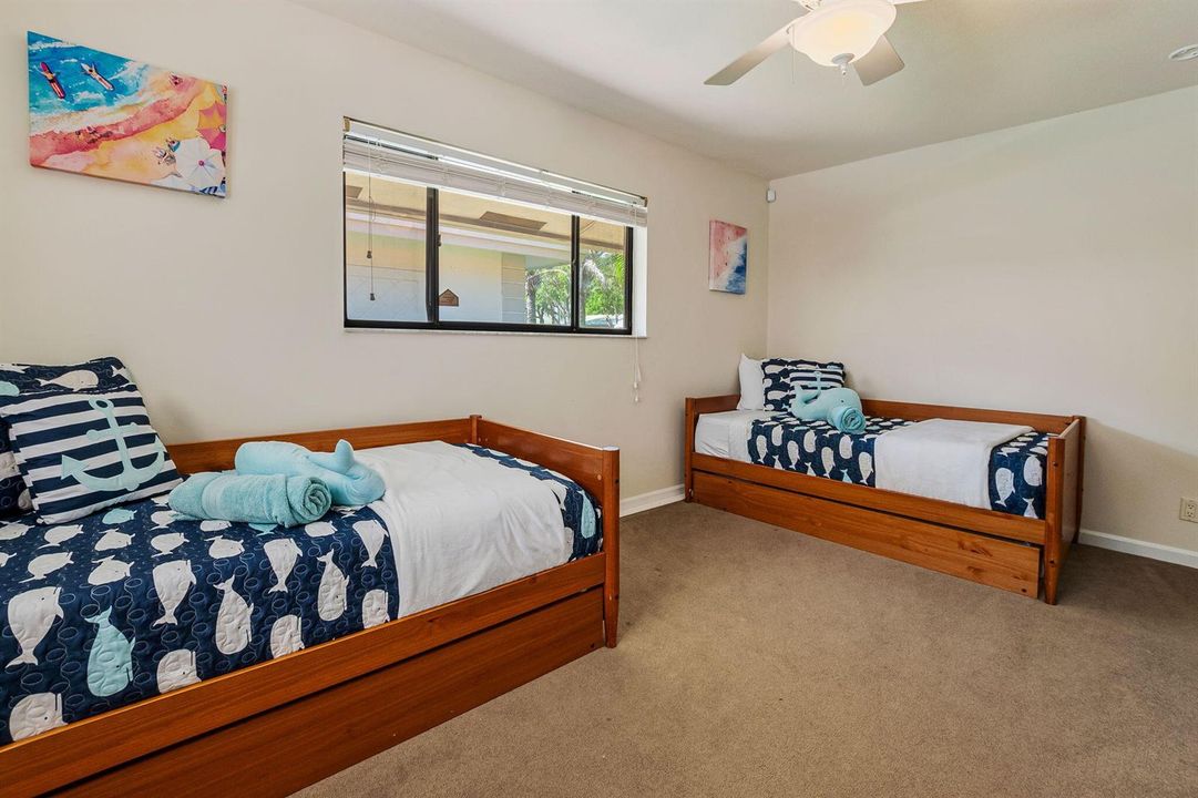 47-web-or-mls-4850-ne-25th-ave-1-2