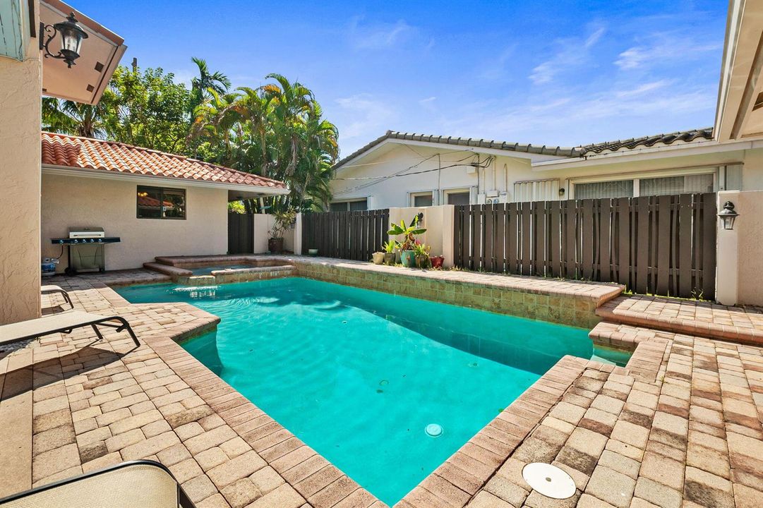 32-web-or-mls-4850-ne-25th-ave-1-2