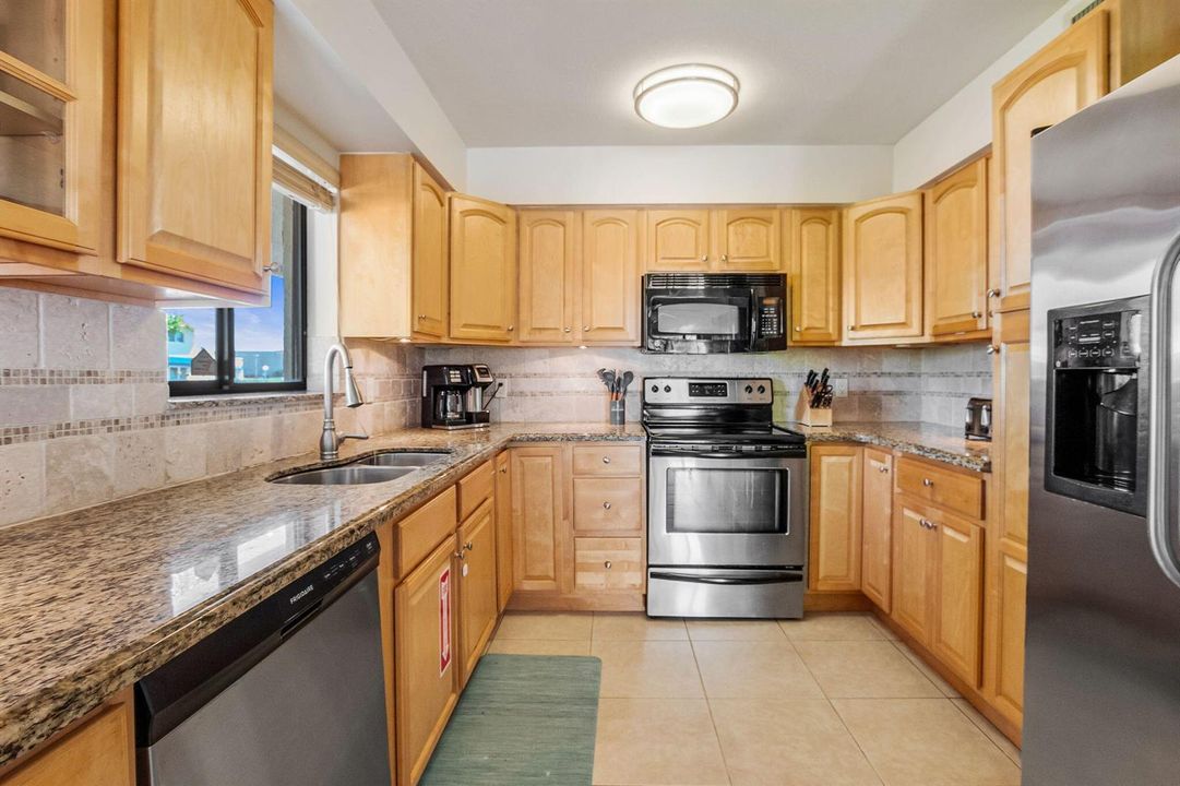 38-web-or-mls-4850-ne-25th-ave-1-2
