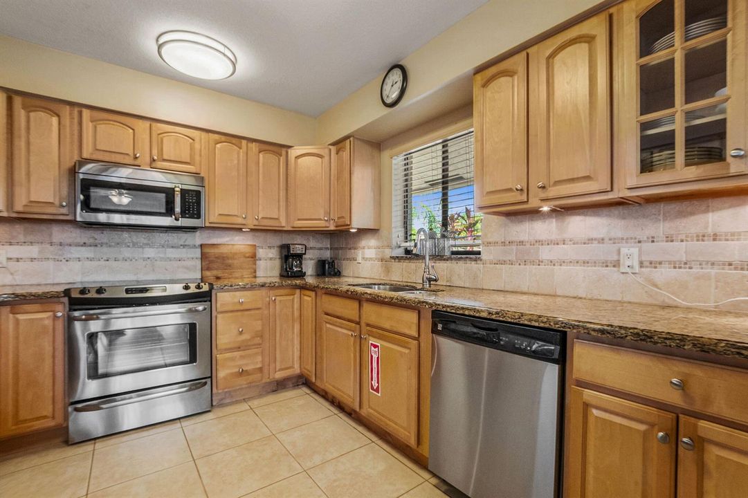 11-web-or-mls-4850-ne-25th-ave-1-2
