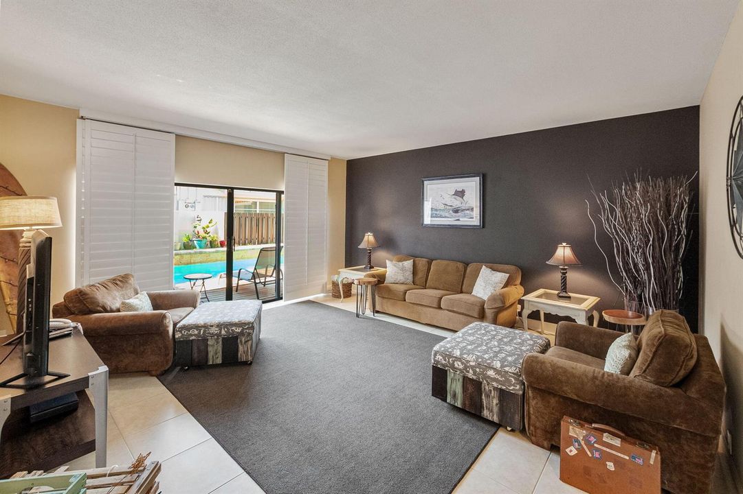 4-web-or-mls-4850-ne-25th-ave-1-2