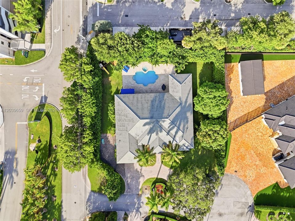 Active With Contract: $2,050,000 (5 beds, 4 baths, 3776 Square Feet)