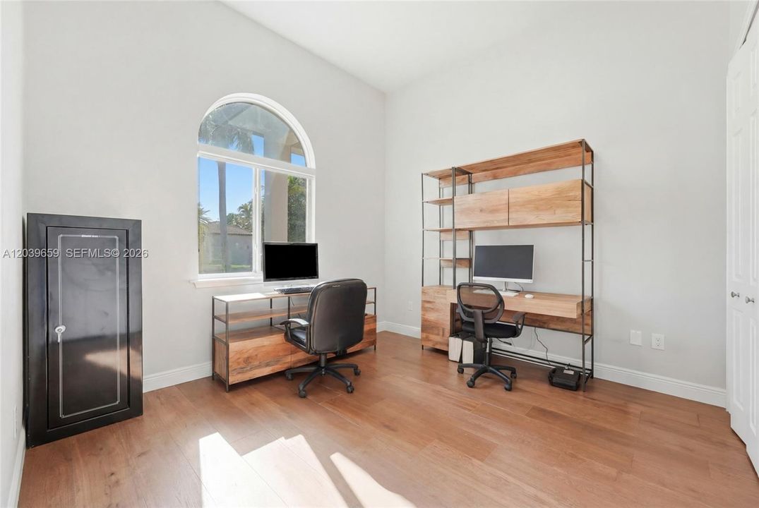 Active With Contract: $2,050,000 (5 beds, 4 baths, 3776 Square Feet)