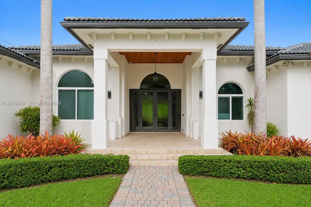 Active With Contract: $2,050,000 (5 beds, 4 baths, 3776 Square Feet)