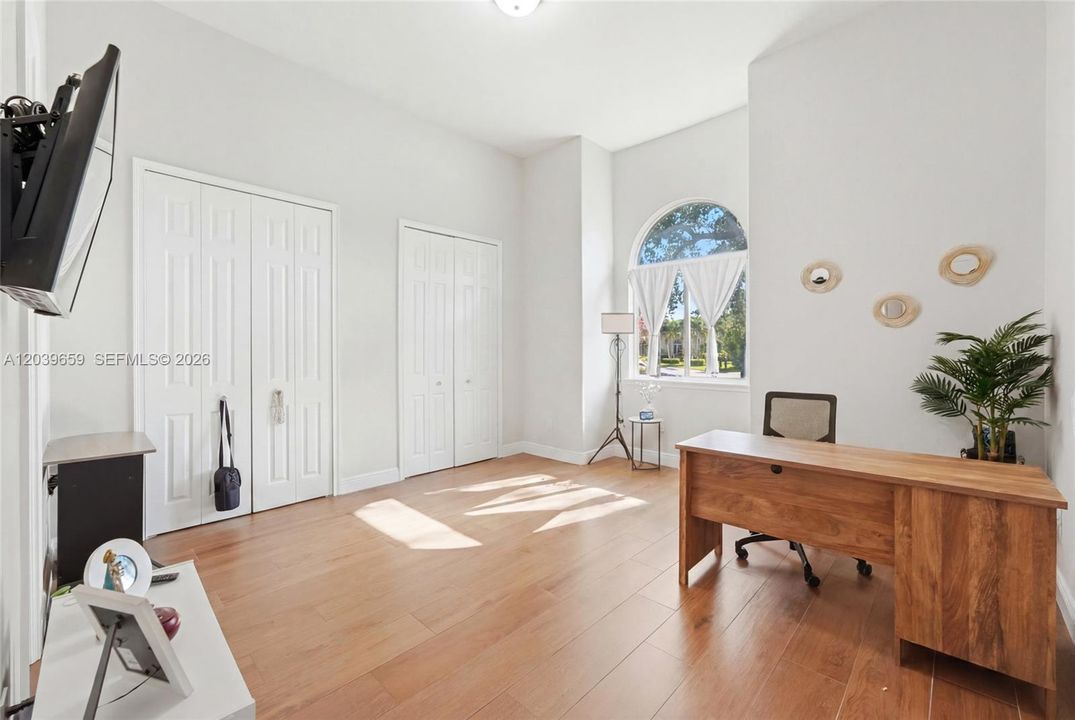 Active With Contract: $2,050,000 (5 beds, 4 baths, 3776 Square Feet)